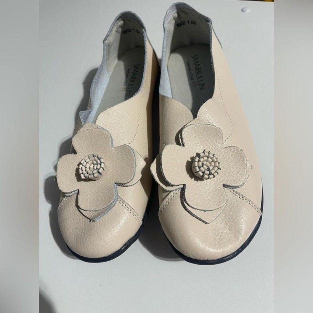 SMAIBULLUN Mama Love Cream Leather Flower Applique Flats Loafers Size 41